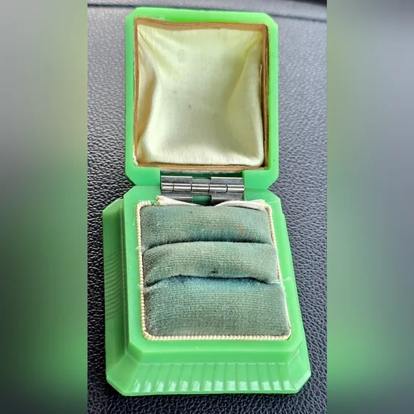 Vintage Green Celluloid Art Deco Ring Box